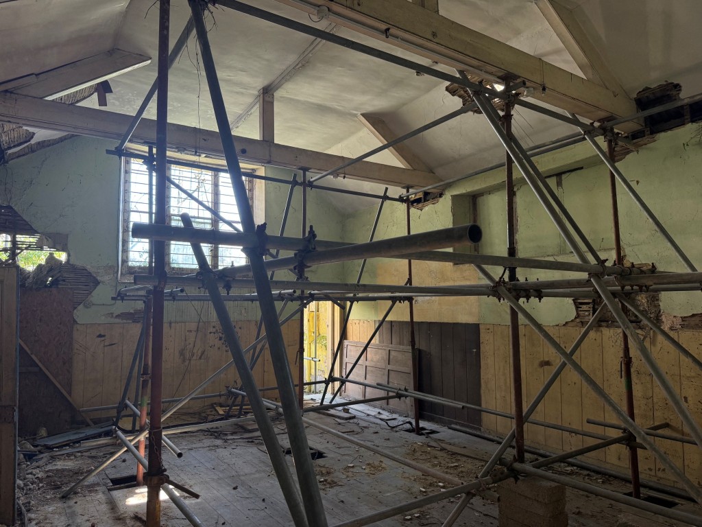 Lot: 121 - FREEHOLD TOWN CENTRE FORMER FREE SCHOOL AND COMMUNITY HALL WITH POTENTIAL - Alternative View of the Main Hall